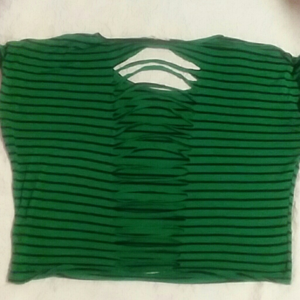 Crop top cut out back